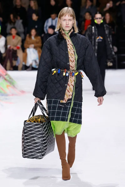 Look 50